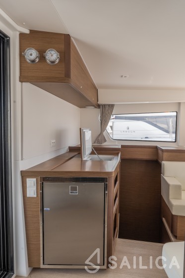 Lagoon 42 - Yacht Charter Sailica