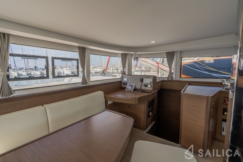 Lagoon 42 - Yacht Charter Sailica