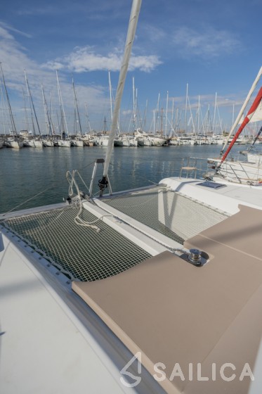 Lagoon 42 - Yacht Charter Sailica