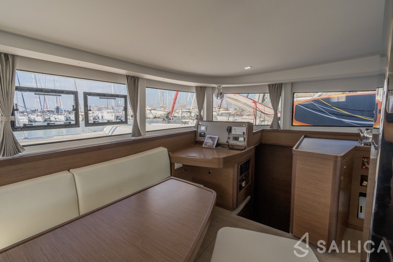Lagoon 42 - Yacht Charter Sailica