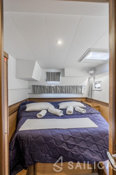 Lagoon 42 - Yacht Charter Sailica