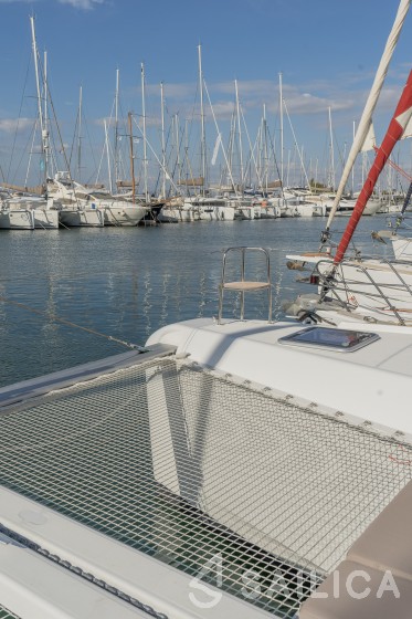 Lagoon 42 - Yacht Charter Sailica