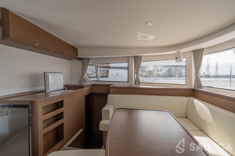 Lagoon 42 - Yacht Charter Sailica