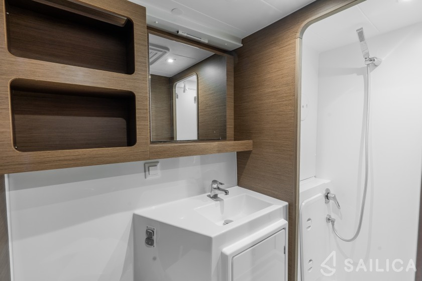 Lagoon 42 - Yacht Charter Sailica