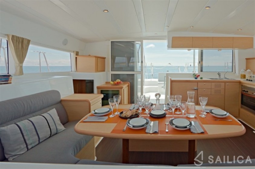 Lagoon 421 - Yacht Charter Sailica