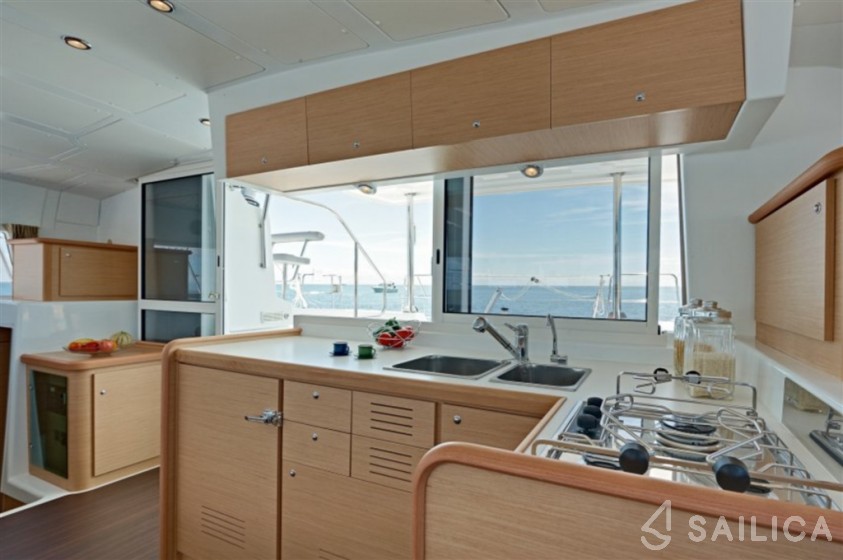 Lagoon 421 - Yacht Charter Sailica
