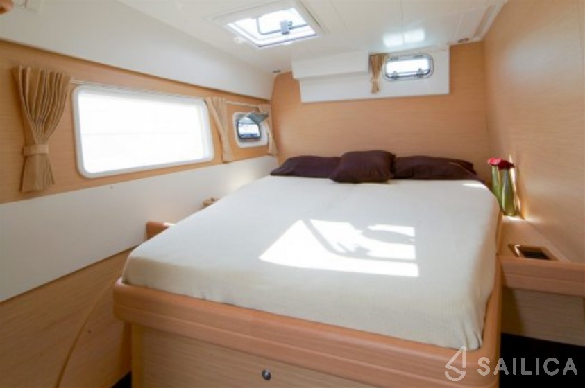 Lagoon 421 - Yacht Charter Sailica
