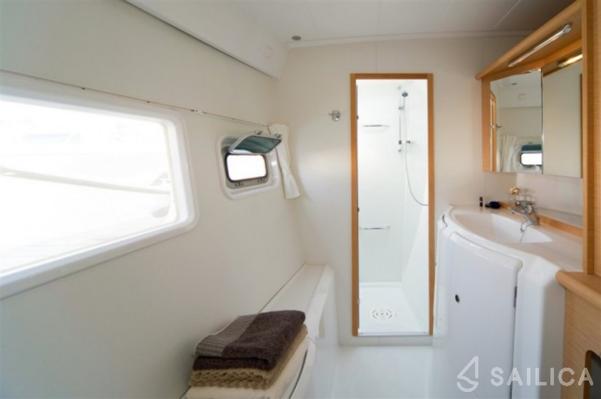 Lagoon 421 - Yacht Charter Sailica