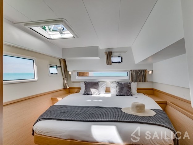 Lagoon 42 - Yacht Charter Sailica