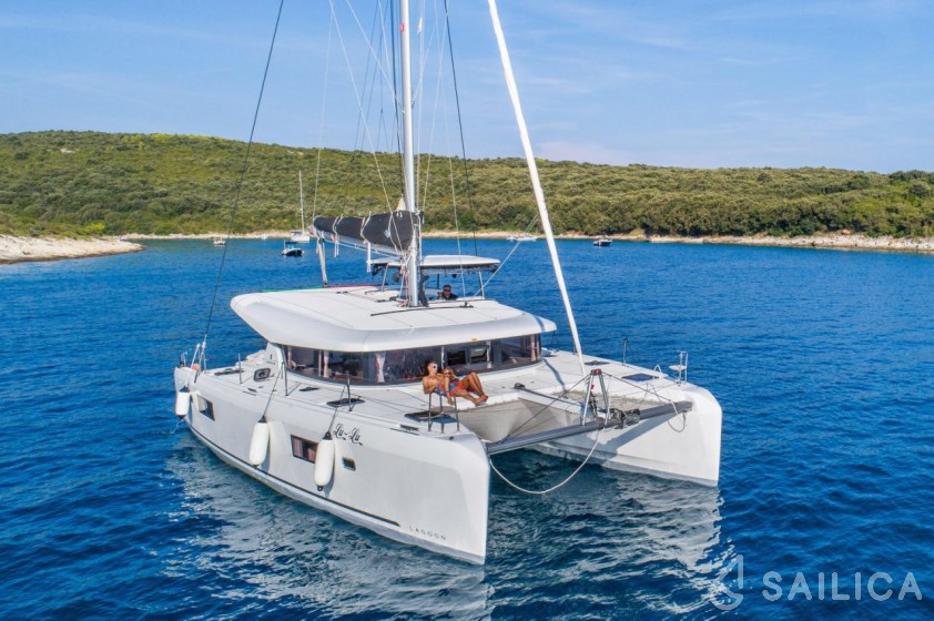 Lagoon 42 - Yacht Charter Sailica