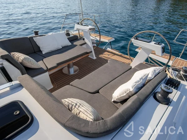 Hanse 410 - Yacht Charter Sailica