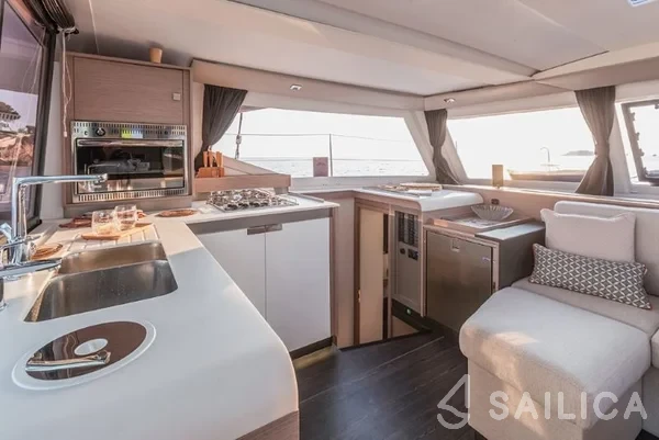 Isla 40 - Yacht Charter Sailica