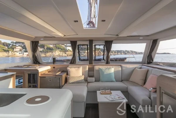 Isla 40 - Yacht Charter Sailica