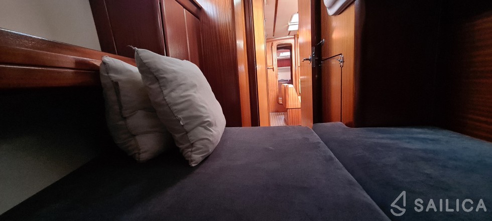 Bavaria 42 - Yacht Charter Sailica