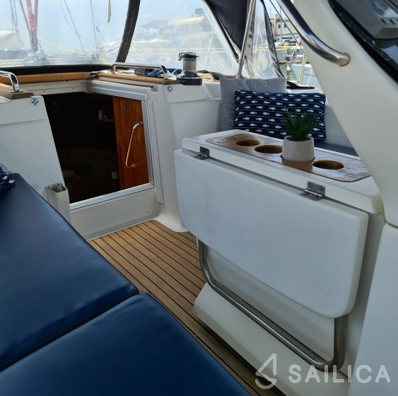 Bavaria 42 - Yacht Charter Sailica