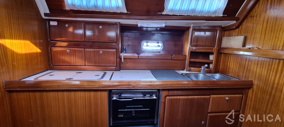 Bavaria 42 - Yacht Charter Sailica