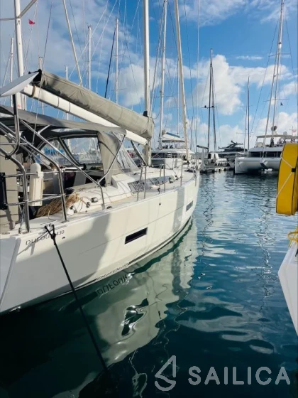 Dufour 430 - Yacht Charter Sailica