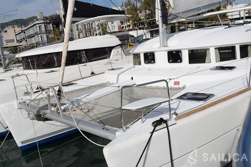 Lagoon 380 - Yacht Charter Sailica