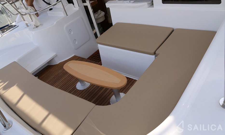 Lagoon 380 - Yacht Charter Sailica