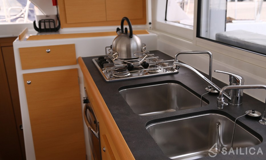 Lagoon 380 - Yacht Charter Sailica