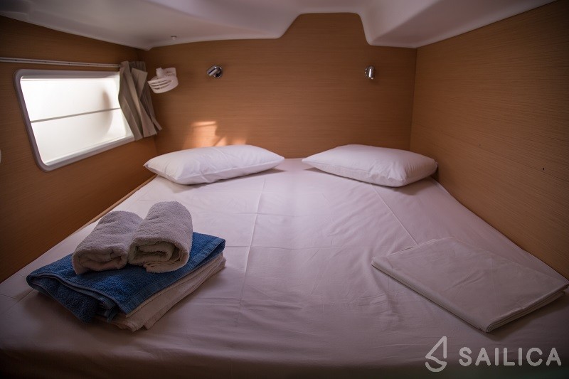 Lagoon 380 - Yacht Charter Sailica