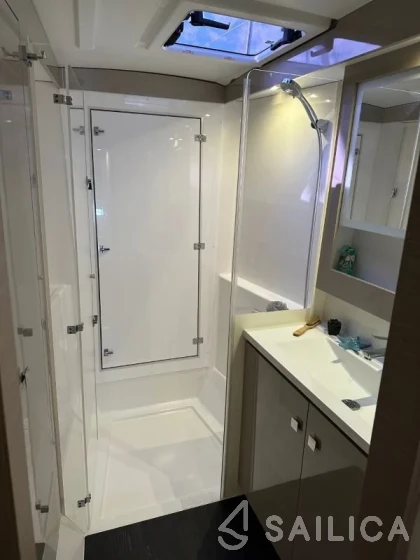 Isla 40 - Yacht Charter Sailica