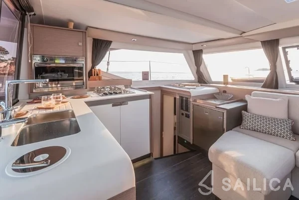 Isla 40 - Yacht Charter Sailica