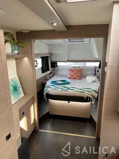 Isla 40 - Yacht Charter Sailica
