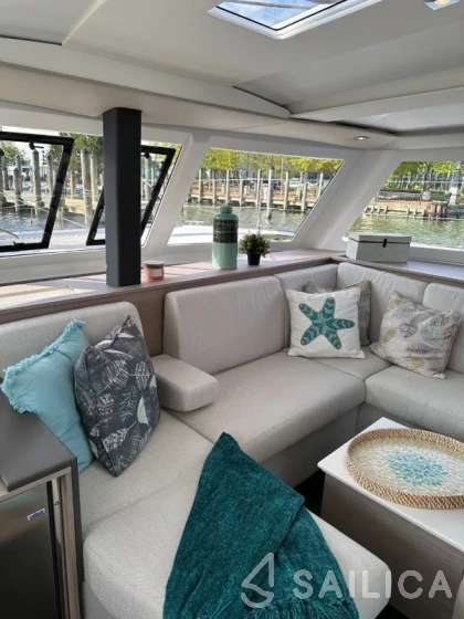 Isla 40 - Yacht Charter Sailica
