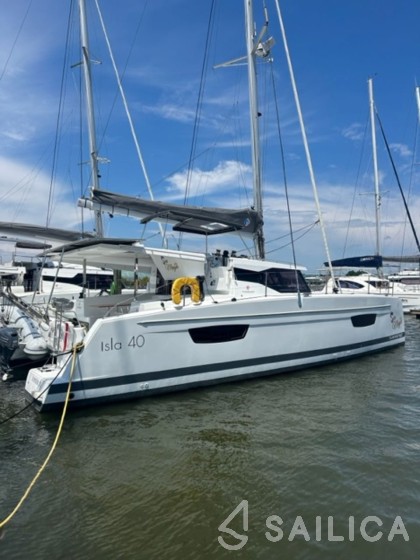Isla 40 - Yacht Charter Sailica