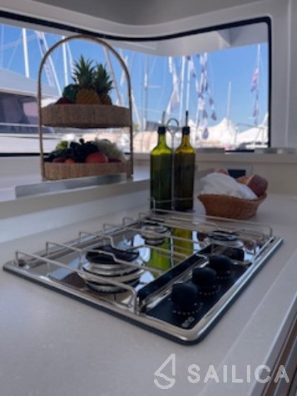 Bali 4.4 - Yacht Charter Sailica