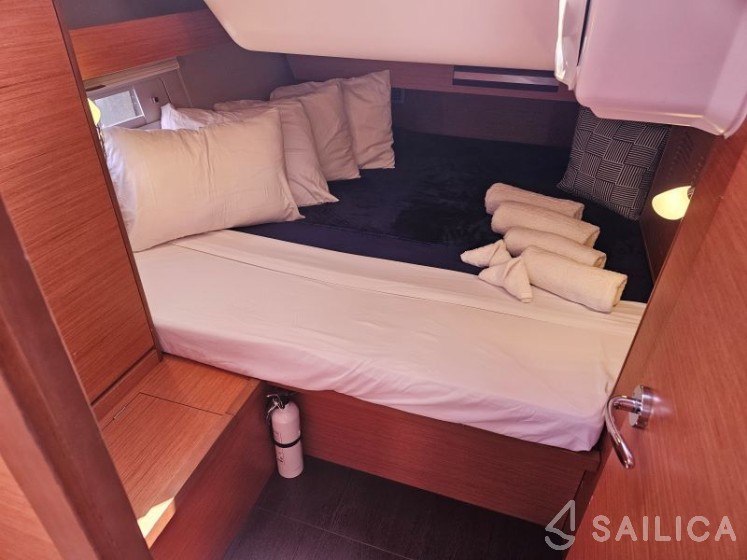 Dufour 430 - Yacht Charter Sailica
