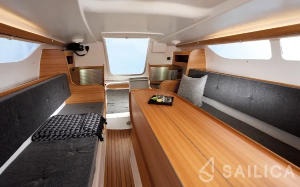 Dragonfly 28 BJ - Yacht Charter Sailica