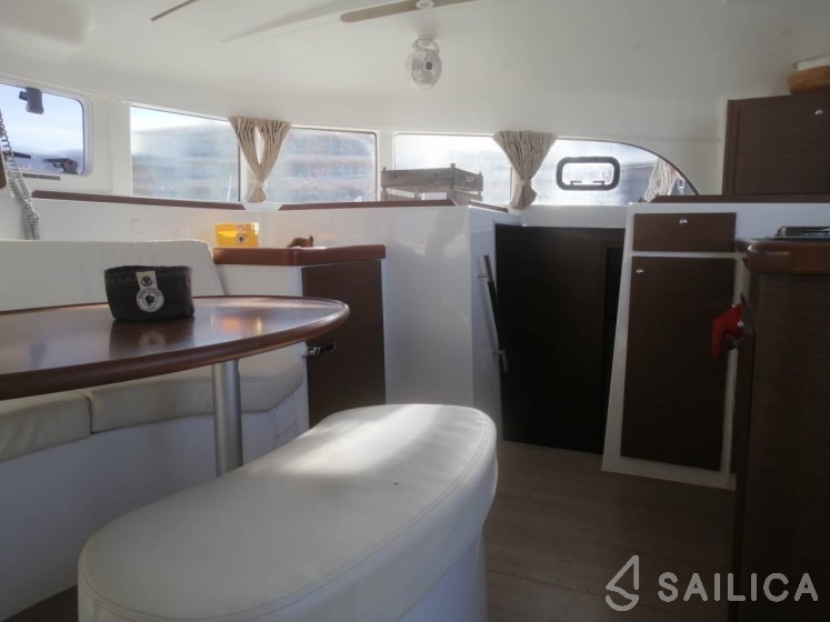 Lagoon 380 - Yacht Charter Sailica