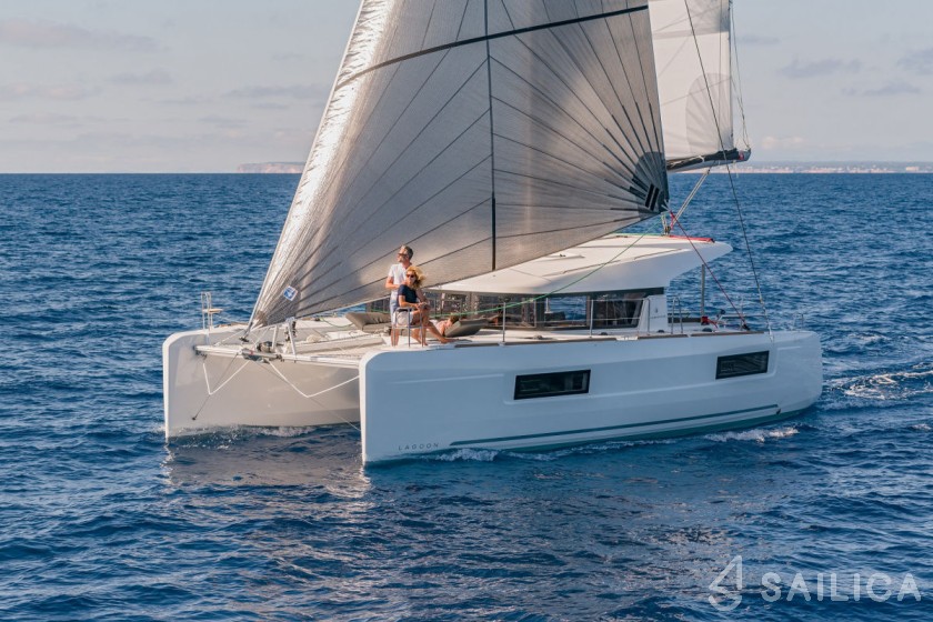 Lagoon 40 - Yacht Charter Sailica