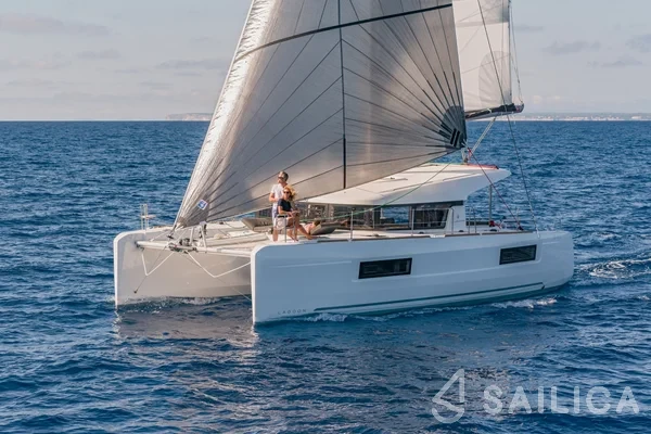Lagoon 40 - Yacht Charter Sailica
