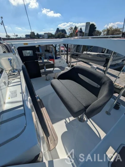 Lagoon 42 - Yacht Charter Sailica