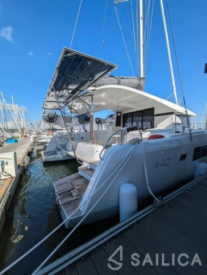 Lagoon 42 - Yacht Charter Sailica