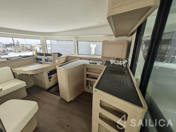 Lagoon 42 - Yacht Charter Sailica
