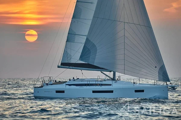 Sun Odyssey 410 - Yacht Charter Sailica
