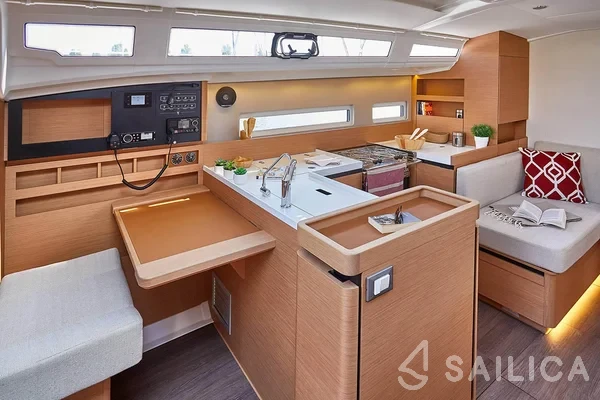Sun Odyssey 410 - Yacht Charter Sailica