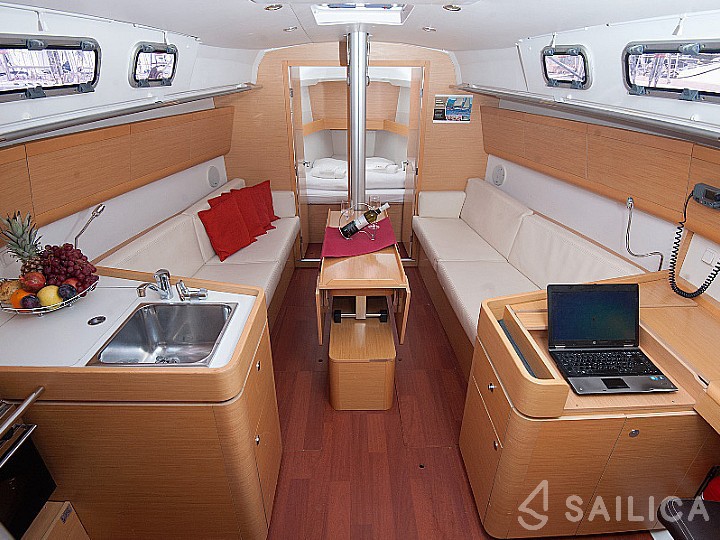 First 35 - Yacht Charter Sailica