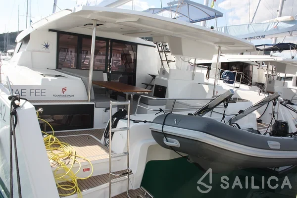 Astréa 42 - Yacht Charter Sailica