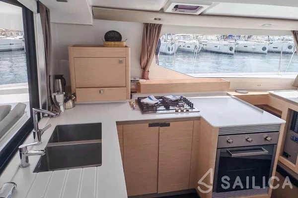 Tanna 47 - Yacht Charter Sailica