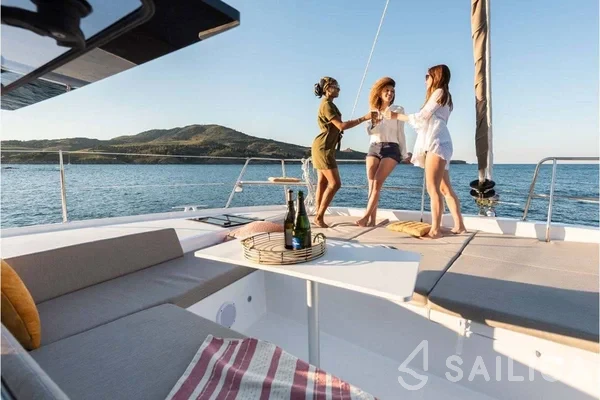 Bali 4.2 - Yacht Charter Sailica
