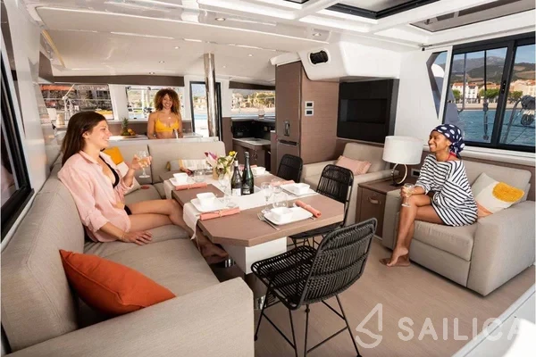 Bali 4.2 - Yacht Charter Sailica