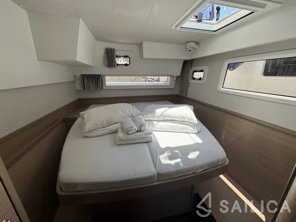 Lagoon 42 - Yacht Charter Sailica