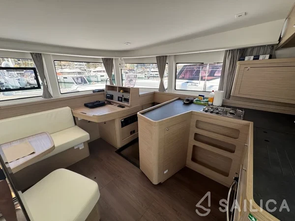 Lagoon 42 - Yacht Charter Sailica
