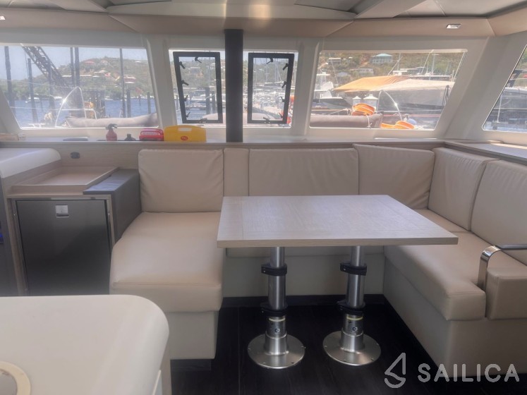 Isla 40 - Yacht Charter Sailica