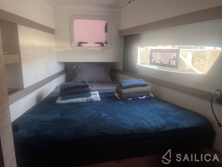Isla 40 - Yacht Charter Sailica
